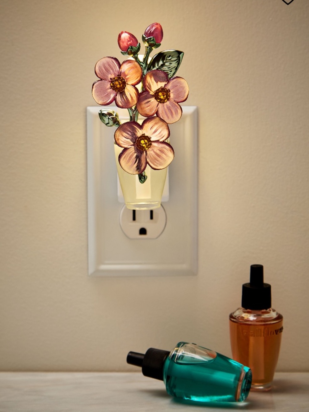 FRESH BLOOMS by B&BW, Scent Control Nightlight Wallflowers Fragrance Plug, NWT - Picture 4 of 7
